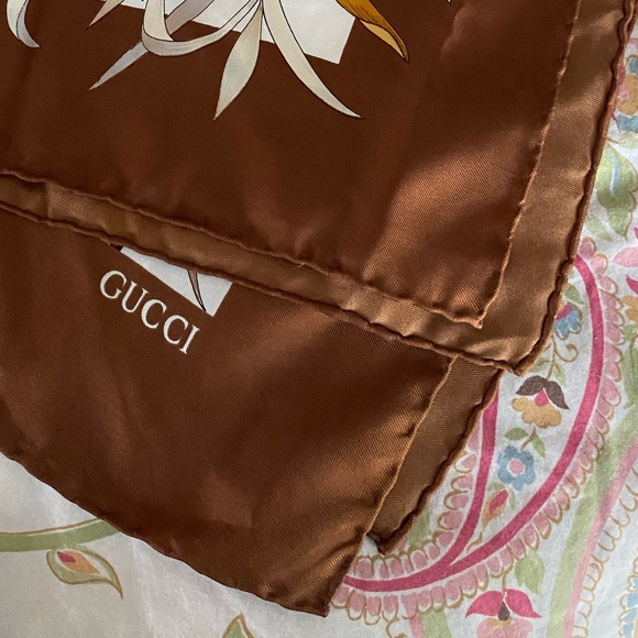 LKNW Gucci Vintage Silk Oversized Scarf 34x34 Duck Foulard AUTHENTIC No Tag - Picture 5 of 11